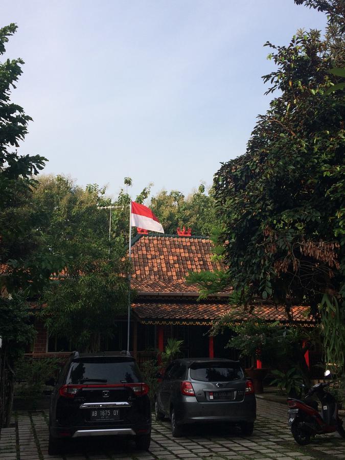 Sonosewu Guesthouse Yogyakarta Exteriör bild